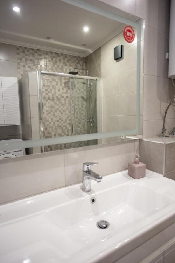 Ultra Lux 3 Rooms Apartment Near Arena City Kijów Zewnętrze zdjęcie